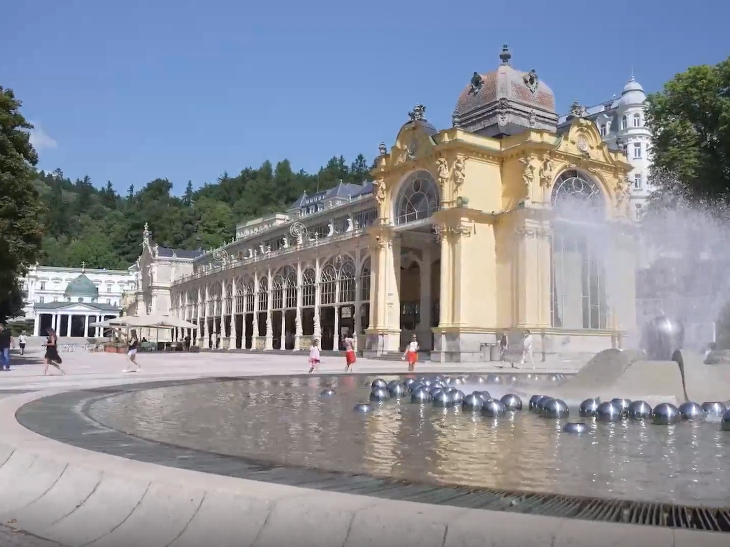Brunnen und Kurhalle Marienbad
